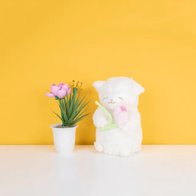 Peluche Cordero Series Warm White Con Tulipan Miniso