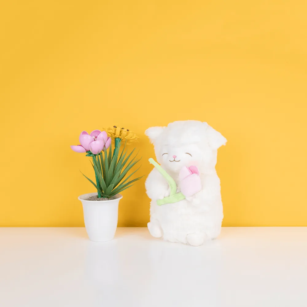 Peluche Cordero Series Warm White Con Tulipan Miniso