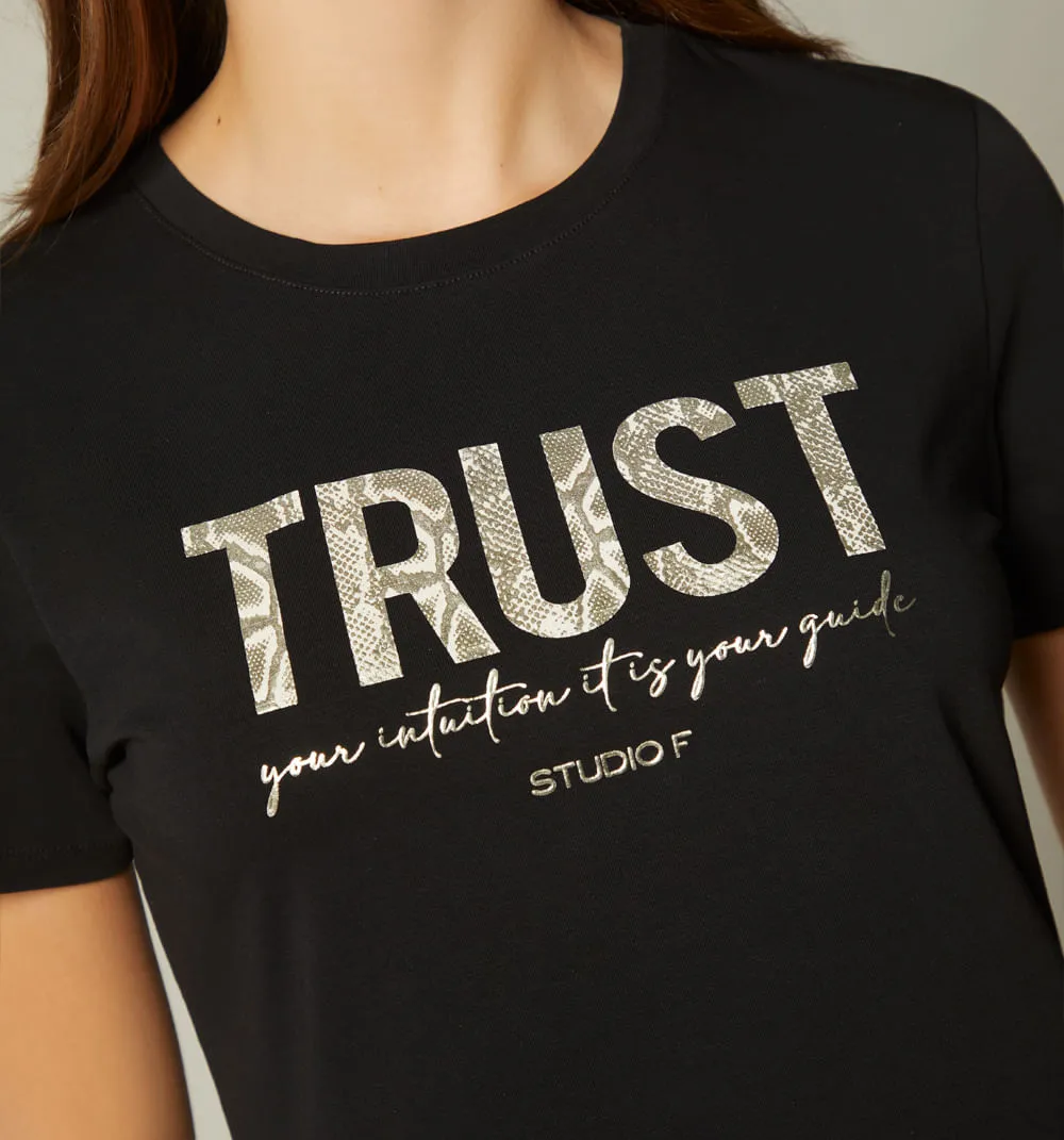 Camiseta manga corta estampado repujado